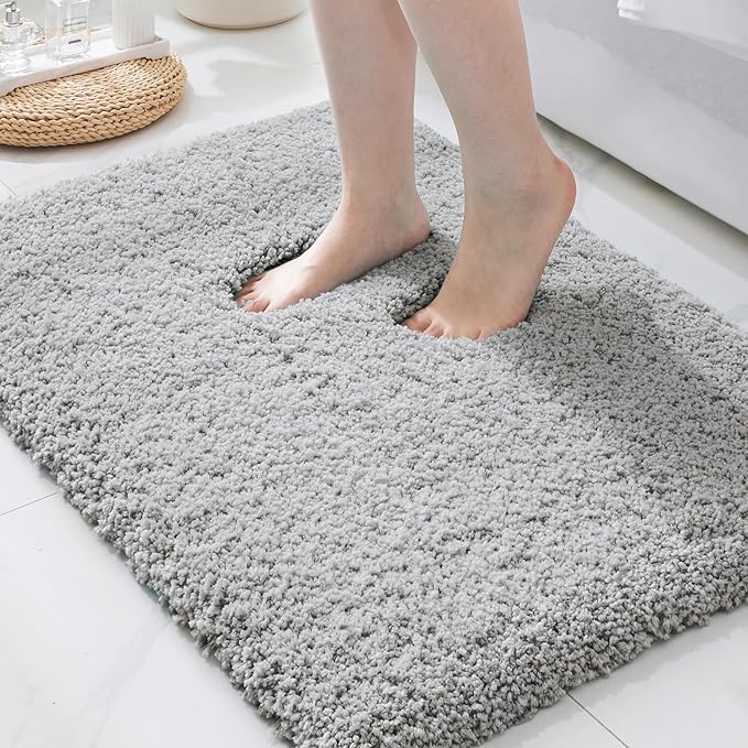 ILANGO Grey Bathroom Rugs 32" × 20" Non Slip & Super Absorbent Extra Thick Soft, Washable Bath Mat for Floor, Microfiber Plush Shaggy Bath Rug with Rubber for Bathtub Shower Room Sink
