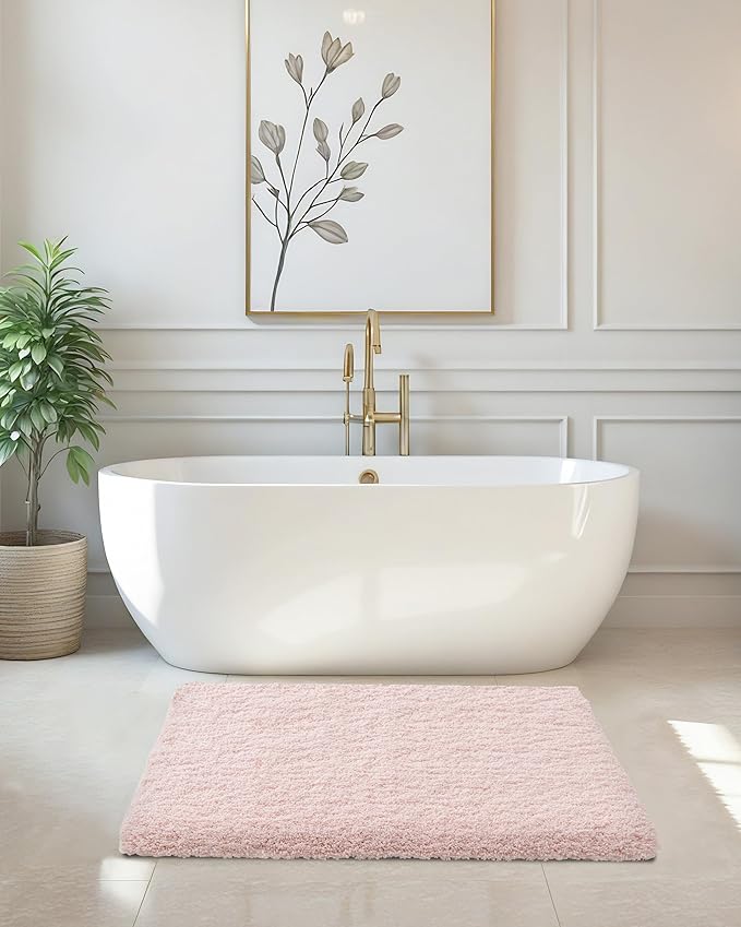 ILANGO Pink Christmas Bathroom Rugs 24" × 17" Non Slip & Super Absorbent Extra Thick Soft, Washable Bath Mat for Floor, Non Shedding Microfiber Plush Holiday Bath Rug with Rubber for Shower Sink